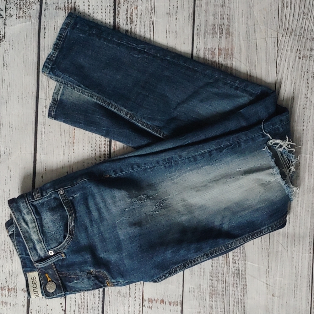 🏵 MAURICES‎ DISTRESSED JEANS